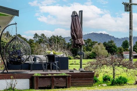 Photo of property in 390 Robertson Road, Harihari, 7884