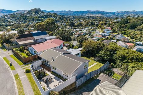 Photo of property in 11 Parkinson Close, Whitby, Porirua, 5024