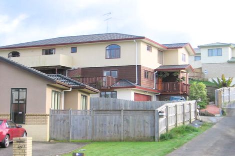 Photo of property in 23 De Havilland Drive, Goodwood Heights, Auckland, 2105