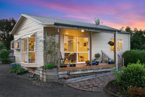 Photo of property in 54 Shaw Road, Oratia, Auckland, 0604