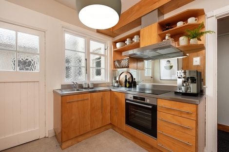 Photo of property in Ionian Flats, 123-125 Brougham Street, Mount Victoria, Wellington, 6011