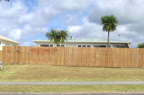 Photo of property in 92 Sunset Road, Unsworth Heights, Auckland, 0632