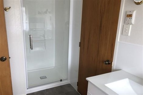 Photo of property in 32 Langston Avenue, Palmerston North, 4414