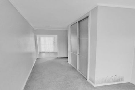 Photo of property in 29 Staincross Street, Green Bay, Auckland, 0604