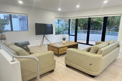 Photo of property in 2/4 Rogers Avenue, Eastern Beach, Auckland, 2012