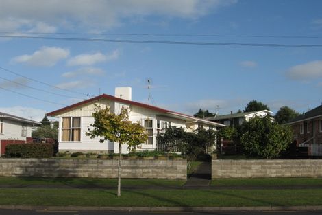 Photo of property in 33 Gossamer Drive, Pakuranga Heights, Auckland, 2010