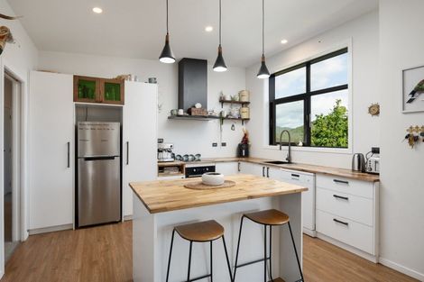 Photo of property in 30 Waimarama Street, Waikawa, Picton, 7220