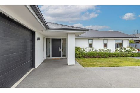 Photo of property in 19 Walnut Way, Rangiora, 7400