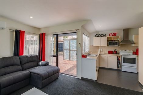 Photo of property in 77 Dunedin Street, Redwood, Christchurch, 8051