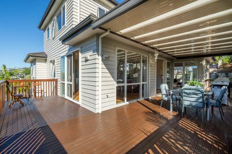 Photo of property in 5 Bintulu Place, Fairview Heights, Auckland, 0632