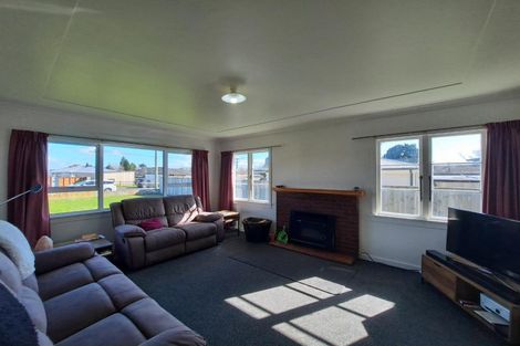 Photo of property in 9 Pukatea Street, Inglewood, 4330