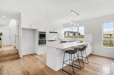 Photo of property in 8 Harrington Road, Henderson, Auckland, 0610