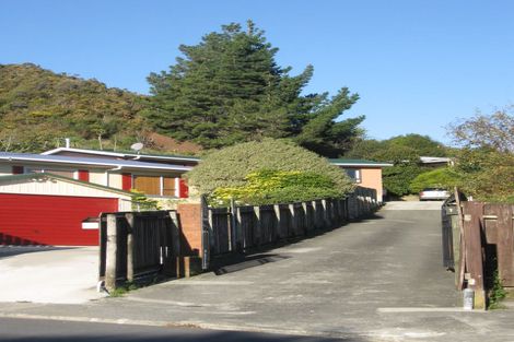 Photo of property in 10 Takanini Grove, Stokes Valley, Lower Hutt, 5019