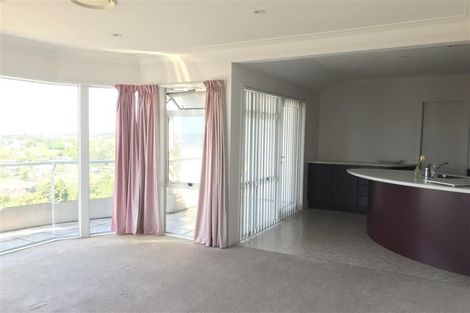 Photo of property in 5 Shearwater Rise, Rothesay Bay, Auckland, 0630