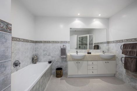 Photo of property in 1c/175 Hurstmere Road, Takapuna, Auckland, 0622