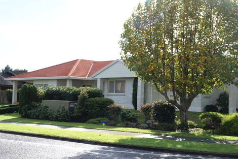 Photo of property in 70 Golfland Drive, Golflands, Auckland, 2013