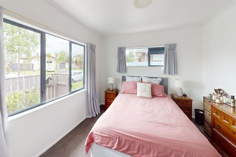 Photo of property in 2 Pinedale Parade, Milson, Palmerston North, 4414