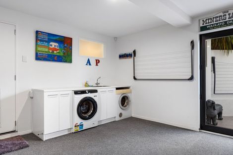 Photo of property in 2/60 Moncks Spur Road, Redcliffs, Christchurch, 8081