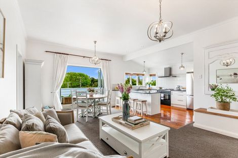 Photo of property in 1/2 Merwood Lane, Devonport, Auckland, 0624