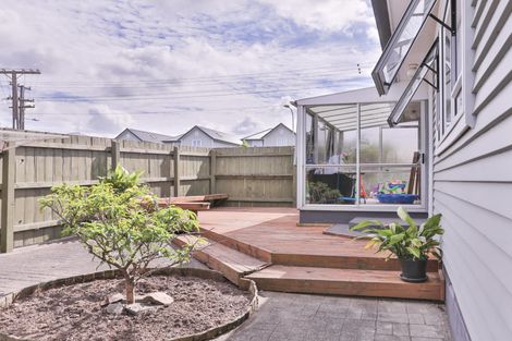 Photo of property in 1/76 Grove Road, Papakura, 2110
