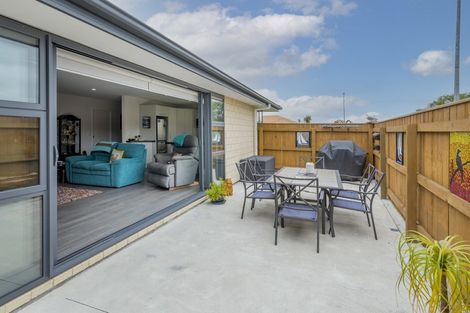 Photo of property in 22 Barry Curtis Place, Levin, 5510
