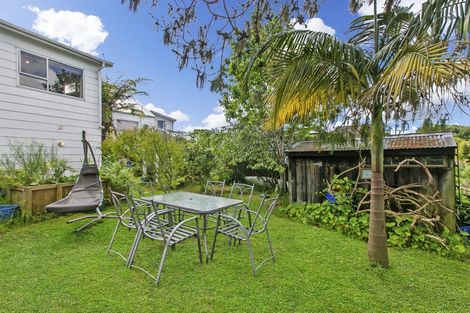 Photo of property in 9 Woodhouse Place, West Harbour, Auckland, 0618