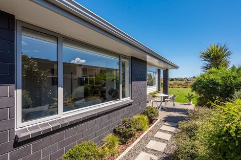 Photo of property in 11 Taranui Way, Paraparaumu Beach, Paraparaumu, 5032