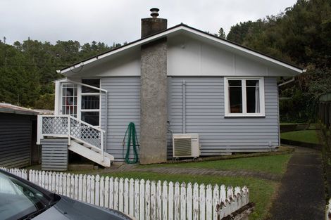 Photo of property in 29 Shackleton Grove, Stokes Valley, Lower Hutt, 5019