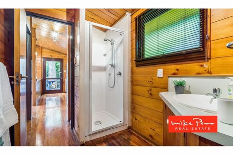 Photo of property in 230 Atkinson Road, Titirangi, Auckland, 0604