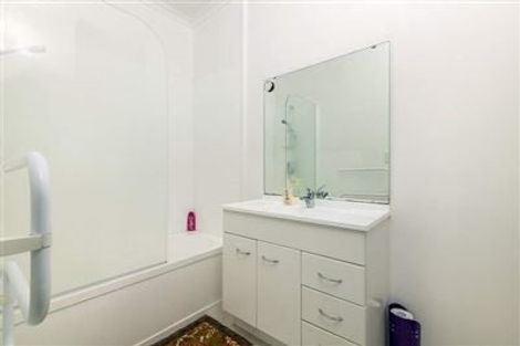 Photo of property in 4 Brashier Circle, Sunnyvale, Auckland, 0612