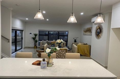 Photo of property in 4223c Great North Road, Glendene, Auckland, 0602