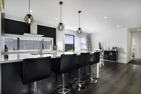 Photo of property in 15 Maple Grove, Kingston, Wellington, 6021