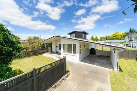 Photo of property in 16 Newcastle Street, Hokowhitu, Palmerston North, 4410