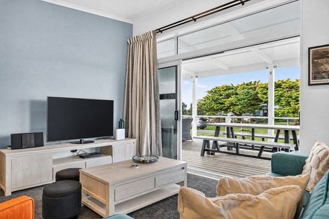 Photo of property in 4 Pinedale Crescent, Riversdale Beach, Masterton, 5872