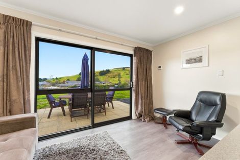 Photo of property in 28 Lakeview Street, Waihola, 9073