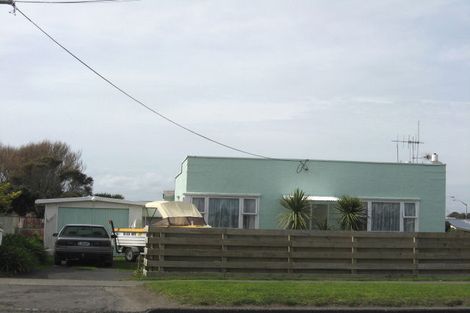 Photo of property in 2 Polson Street, Castlecliff, Whanganui, 4501