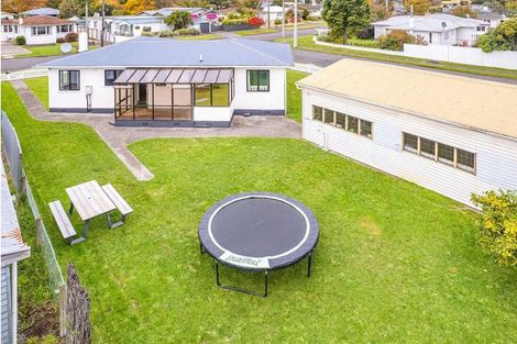 Photo of property in 24 Selwyn Crescent, College Estate, Whanganui, 4500