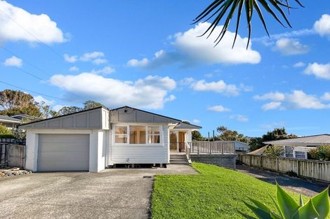 Photo of property in 832 Whangaparaoa Road, Manly, Whangaparaoa, 0930