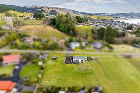 Photo of property in 28 Lakeview Street, Waihola, 9073