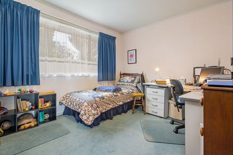 Photo of property in 10 Logan Place, Kelvin Grove, Palmerston North, 4414