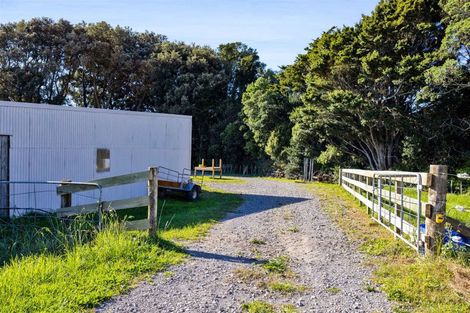 Photo of property in 1343 Devon Road, Brixton, Waitara, 4382