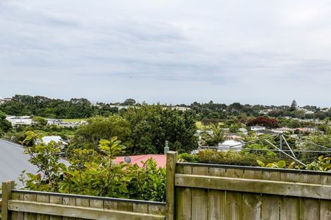 Photo of property in 41 Queens Road, Glen Avon, New Plymouth, 4312