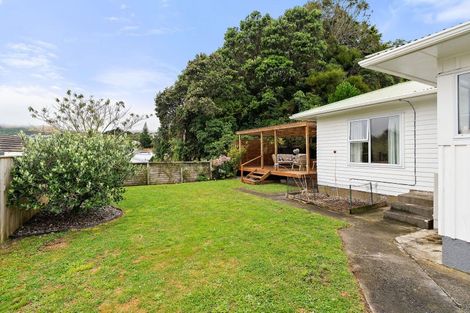 Photo of property in 3 Catherine Crescent, Paparangi, Wellington, 6037