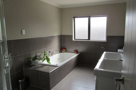 Photo of property in 11 Jomard Terrace, Northcross, Auckland, 0632