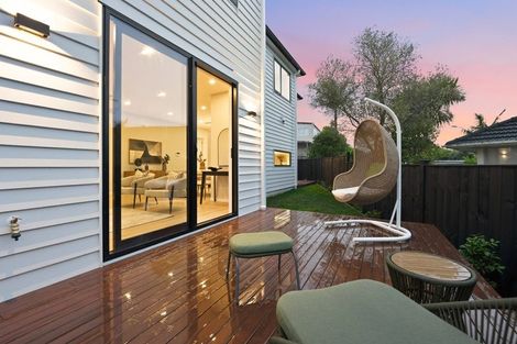 Photo of property in 8c Catalina Crescent, Forrest Hill, Auckland, 0620