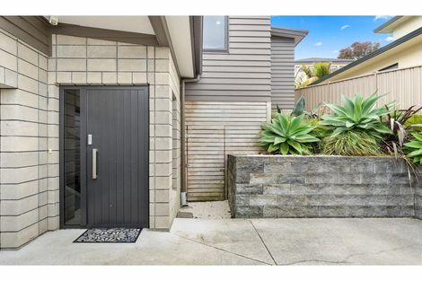 Photo of property in 21 Mariners View Road, Beach Haven, Auckland, 0626