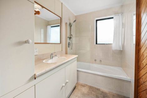 Photo of property in 2 Thackeray Place, Owhata, Rotorua, 3010