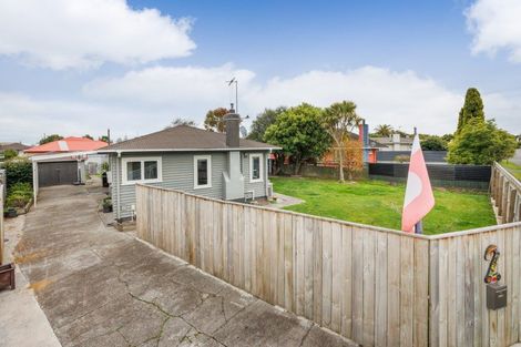 Photo of property in 2 Montgomery Street, Feilding, 4702
