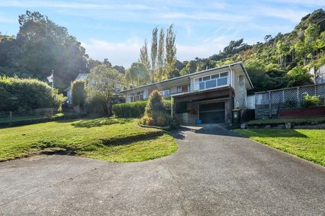 Photo of property in 8 James Grove, Stokes Valley, Lower Hutt, 5019