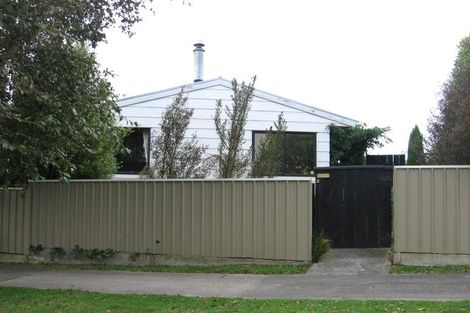 Photo of property in 2 Colonial Place, Kelvin Grove, Palmerston North, 4414